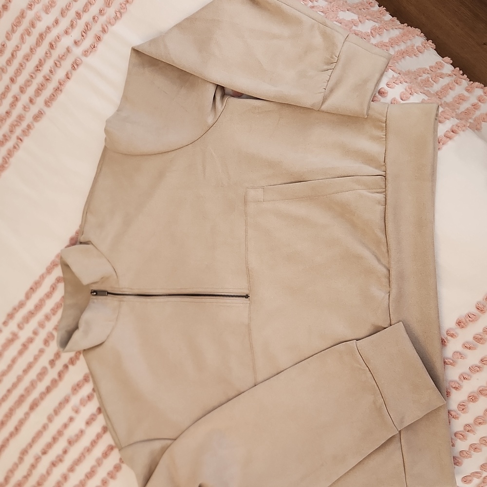 Tahari cropped ultrasuede half zip size large